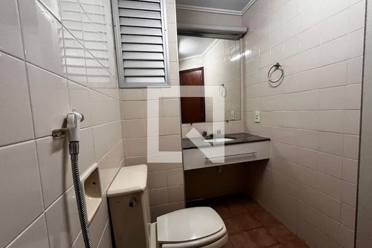 Banheiro de apartamento para alugar com 1 quarto, 55m² em Centro, Campinas
