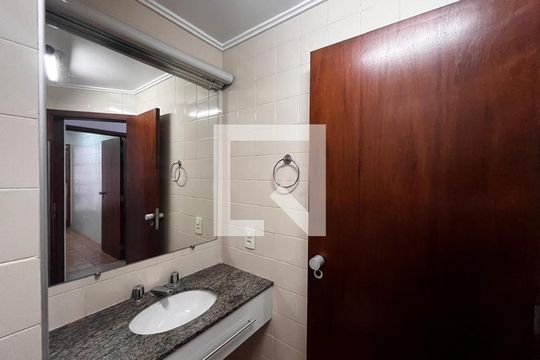 Banheiro de apartamento para alugar com 1 quarto, 55m² em Centro, Campinas