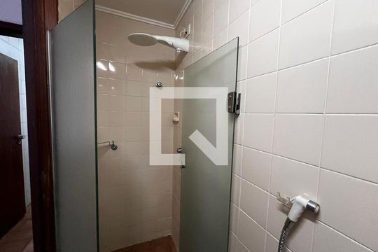 Banheiro de apartamento para alugar com 1 quarto, 55m² em Centro, Campinas
