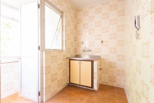 Cozinha de apartamento à venda com 1 quarto, 47m² em Medianeira, Porto Alegre