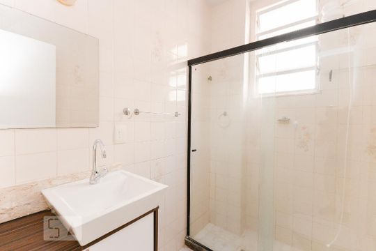 Banheiro de apartamento para alugar com 1 quarto, 45m² em Tijuca, Rio de Janeiro