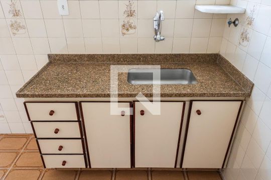Cozinha de apartamento à venda com 2 quartos, 62m² em Vila Madalena, São Paulo