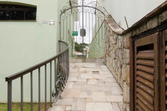 Fachada de casa à venda com 4 quartos, 500m² em Jardim São Bento, São Paulo