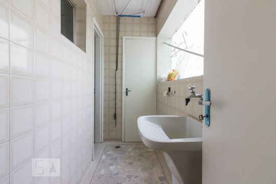 Area de Servico de apartamento para alugar com 2 quartos, 62m² em Santa Teresinha, São Paulo