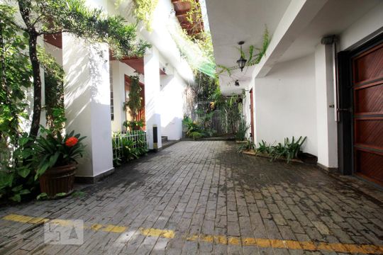 Garagem de casa para alugar com 5 quartos, 647m² em Morumbi, São Paulo