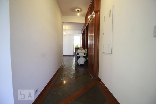 Corredor de casa para alugar com 5 quartos, 647m² em Morumbi, São Paulo