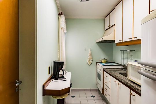 Cozinha de apartamento para alugar com 1 quarto, 70m² em Cambuí, Campinas