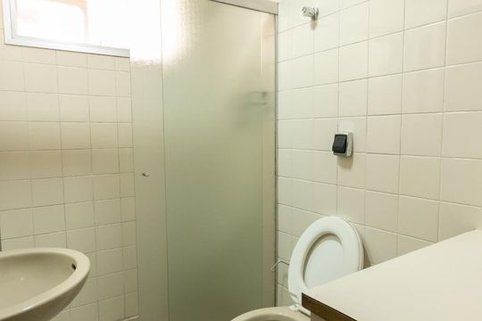 Banheiro de apartamento para alugar com 1 quarto, 52m² em Centro, Campinas