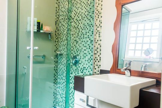 Banheiro de apartamento à venda com 2 quartos, 84m² em Petrópolis, Porto Alegre