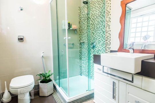 Banheiro de apartamento à venda com 2 quartos, 84m² em Petrópolis, Porto Alegre