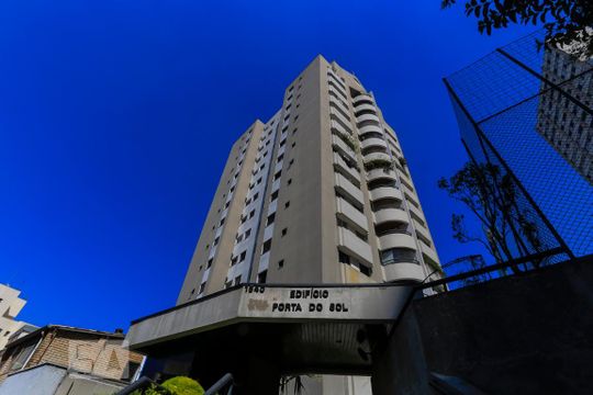 Fachada de apartamento para alugar com 3 quartos, 83m² em Vila Madalena, São Paulo