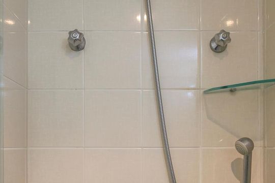 Banheiro de apartamento para alugar com 3 quartos, 83m² em Vila Madalena, São Paulo