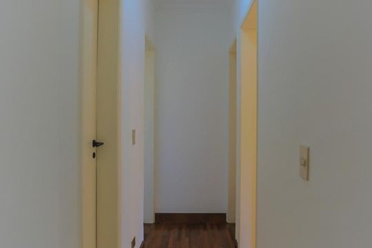 Corredor de apartamento para alugar com 3 quartos, 83m² em Vila Madalena, São Paulo