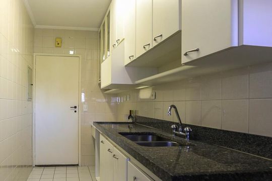 Cozinha de apartamento para alugar com 3 quartos, 83m² em Vila Madalena, São Paulo