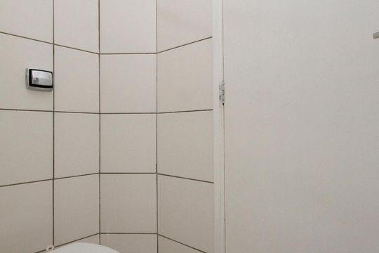 Banheiro de kitnet/studio para alugar com 1 quarto, 28m² em Bela Vista, São Paulo