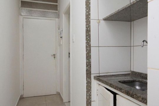 Cozinha de kitnet/studio para alugar com 1 quarto, 28m² em Bela Vista, São Paulo