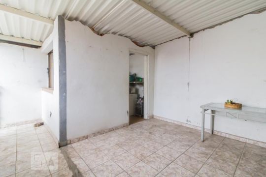 Quintal  de kitnet/studio para alugar com 1 quarto, 120m² em Vila Barros, Guarulhos