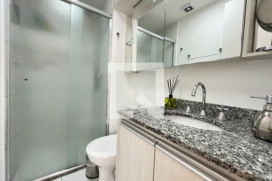 Banheiro de apartamento para alugar com 2 quartos, 51m² em Saúde, São Paulo
