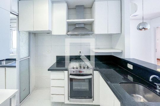 Cozinha de apartamento para alugar com 2 quartos, 63m² em Pinheiros, São Paulo