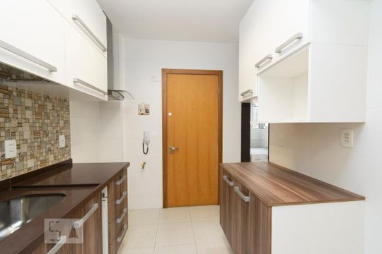Cozinha de apartamento à venda com 2 quartos, 70m² em Icaraí, Niterói