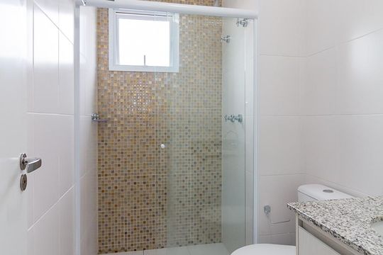 Banheiro quarto 3 suíte de apartamento à venda com 3 quartos, 106m² em Jardim Flor da Montanha, Guarulhos