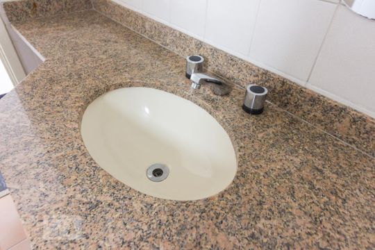 Banheiro de apartamento para alugar com 3 quartos, 66m² em Santana, São Paulo