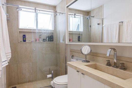 Banheiro Suíte 3 de apartamento à venda com 3 quartos, 145m² em Barra da Tijuca, Rio de Janeiro
