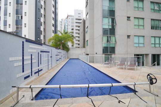 Piscina de apartamento para alugar com 1 quarto, 71m² em Belvedere, Belo Horizonte