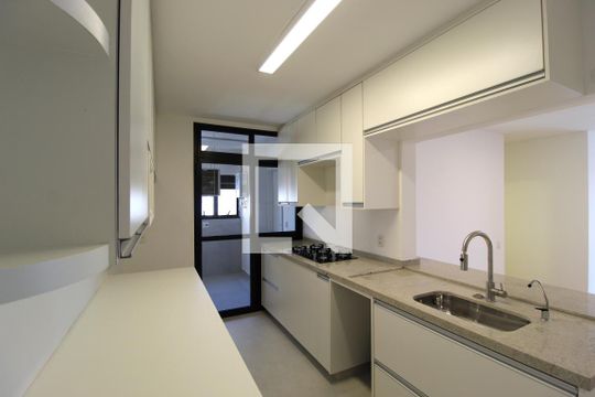 Cozinha de apartamento para alugar com 3 quartos, 110m² em Indianópolis, São Paulo