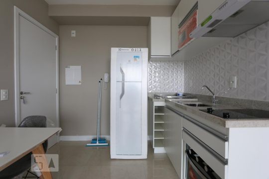 cozinha de kitnet/studio para alugar com 1 quarto, 35m² em Real Parque, São Paulo