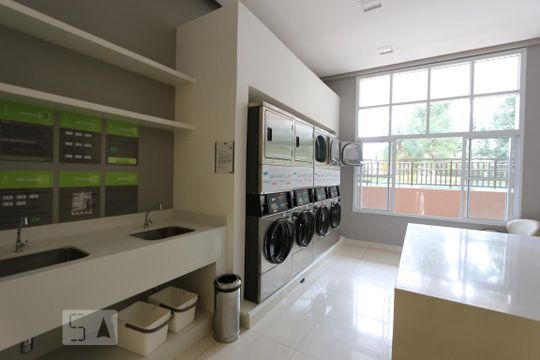 lavanderia de kitnet/studio para alugar com 1 quarto, 35m² em Real Parque, São Paulo
