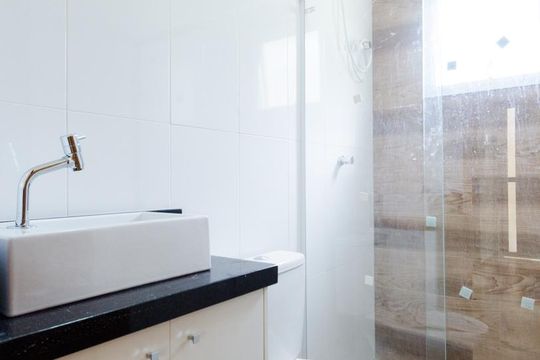 Banheiro de kitnet/studio para alugar com 1 quarto, 33m² em Cerâmica, São Caetano do Sul