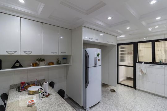 Cozinha de apartamento à venda com 4 quartos, 340m² em Alto da Lapa, São Paulo