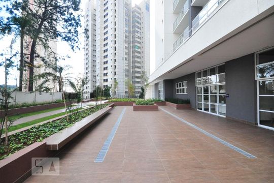 Entrada de kitnet/studio para alugar com 1 quarto, 39m² em Real Parque, São Paulo