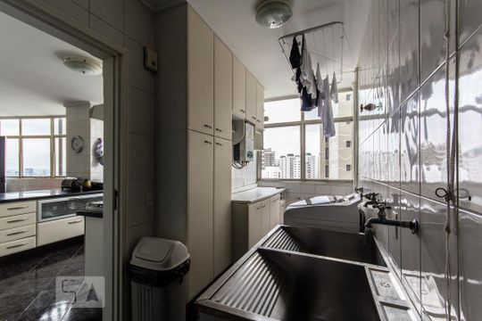 Área de serviço de apartamento à venda com 4 quartos, 600m² em Vila Suzana, São Paulo