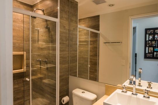 Banheiro de apartamento à venda com 2 quartos, 68m² em Belenzinho, São Paulo