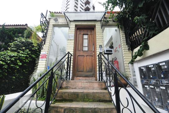 Fachada de kitnet/studio para alugar com 1 quarto, 30m² em Real Parque, São Paulo