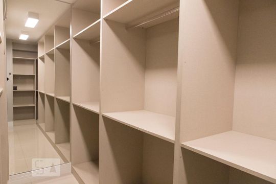 Closet de apartamento para alugar com 1 quarto, 59m² em Vila Buarque, São Paulo