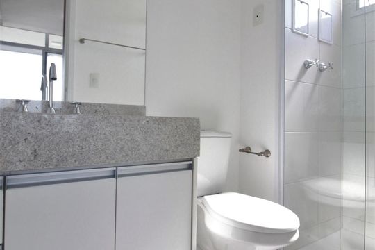 Banheiro da suíte de apartamento para alugar com 1 quarto, 35m² em Real Parque, São Paulo