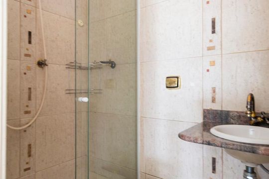 Banheiro social de casa à venda com 2 quartos, 96m² em Jardim Brasil, São Paulo