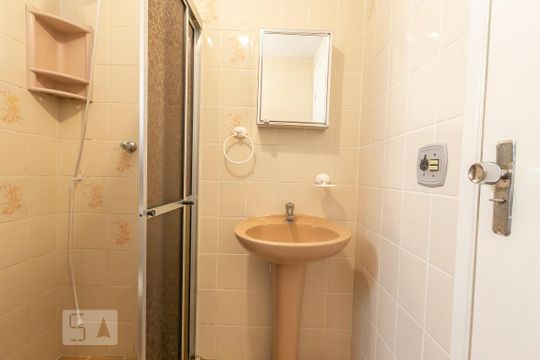 Banheiro de apartamento à venda com 2 quartos, 50m² em Santa Teresinha, São Paulo