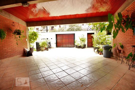 Garagem de casa à venda com 4 quartos, 450m² em Vila Suzana, São Paulo