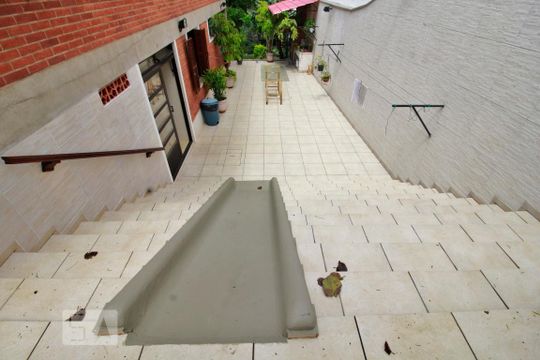 Área externa de casa à venda com 4 quartos, 450m² em Vila Suzana, São Paulo