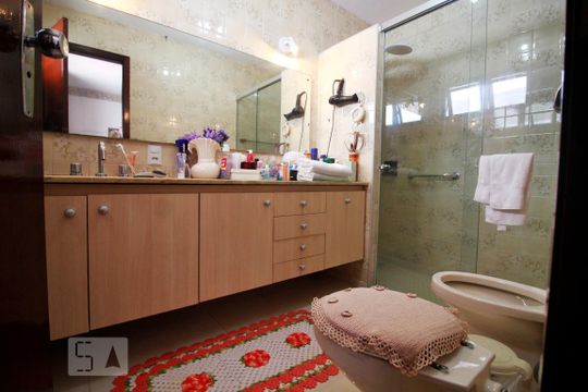 Banheiro da suíte de casa à venda com 4 quartos, 450m² em Vila Suzana, São Paulo
