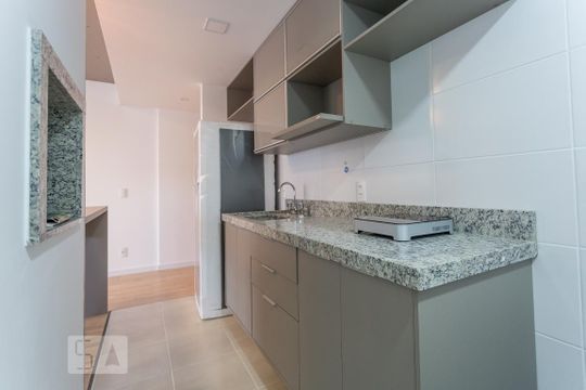 Cozinha e área de serviço de kitnet/studio à venda com 1 quarto, 45m² em Petrópolis, Porto Alegre