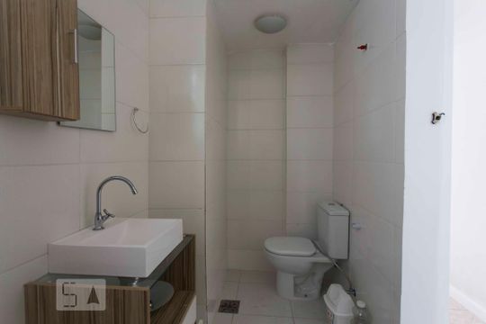 banheiro social de apartamento à venda com 3 quartos, 100m² em Ingá, Niterói