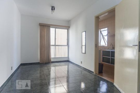Sala de kitnet/studio para alugar com 1 quarto, 40m² em Centro, Campinas