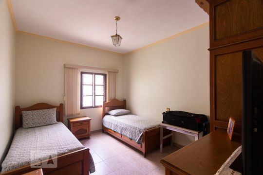 Quarto 1 de casa para alugar com 3 quartos, 400m² em Mirandópolis, São Paulo