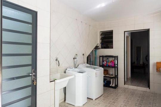 Área de serviço de casa para alugar com 3 quartos, 400m² em Mirandópolis, São Paulo