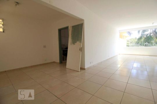 Sala de casa para alugar com 5 quartos, 300m² em Vila Tramontano, São Paulo